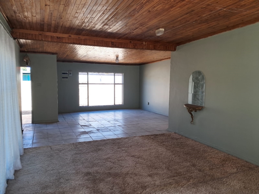 4 Bedroom Property for Sale in Odendaalsrus Free State